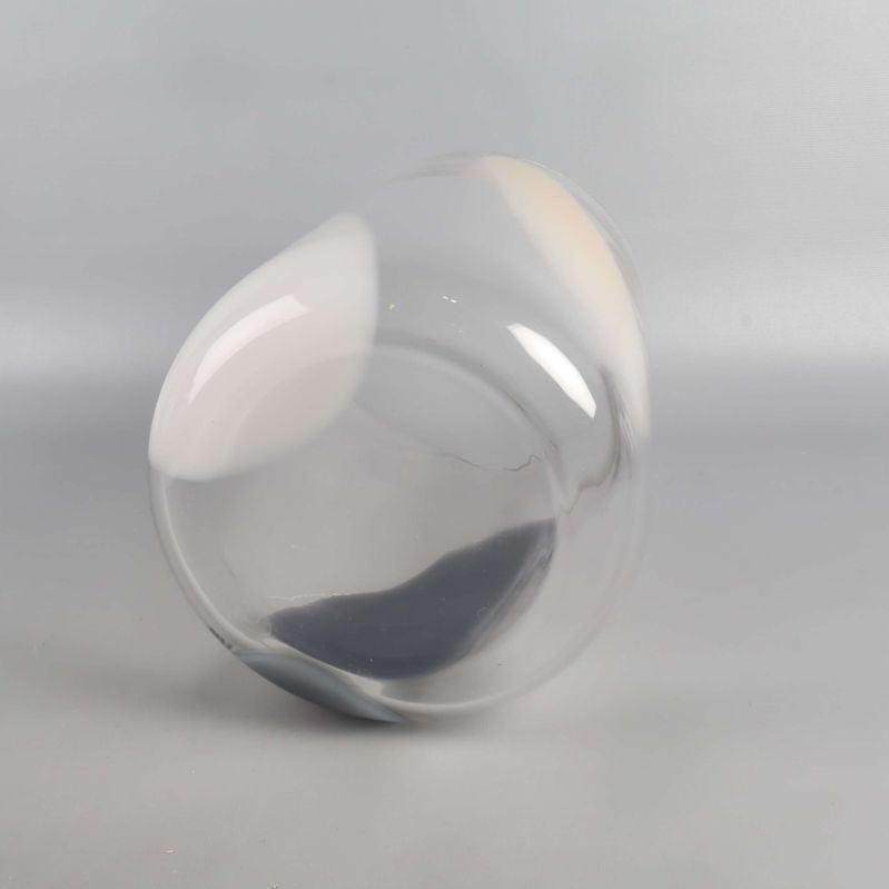 Glasvas liggande visar botten och inslag