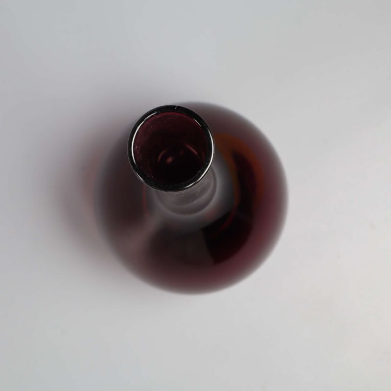 Vasens öppning sedd uppifrån med smal hals