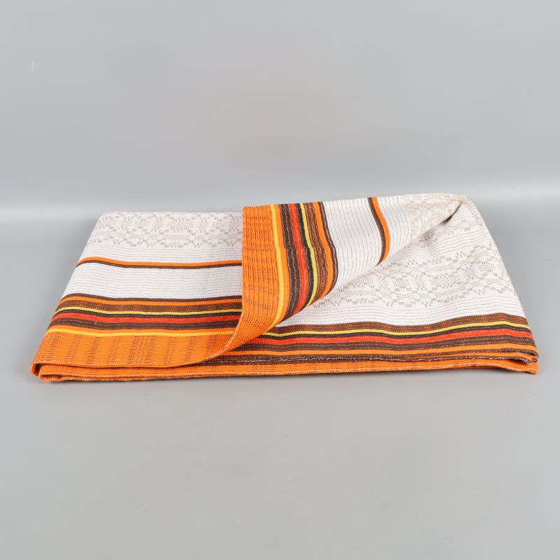 Bordslöpare med en hörna uppvikt som visar undersidan