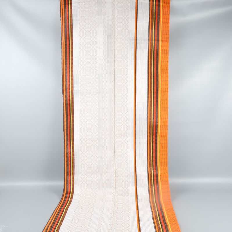 Utrullad lång bordslöpare med mönstrad och randig design