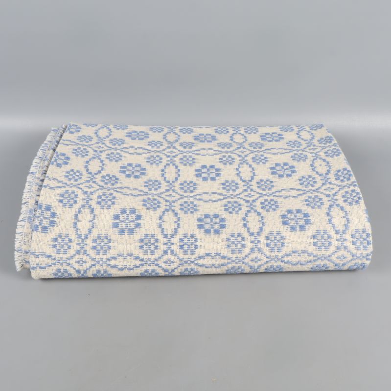 Hopvikt vävd duk med blått mönster