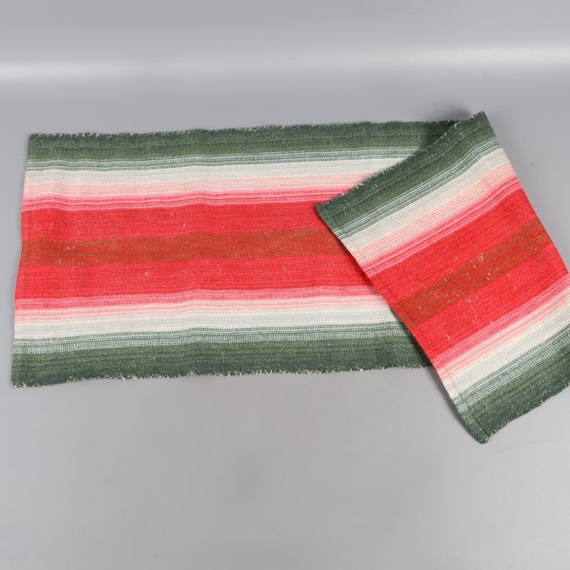 Löpare i grönt, rött och vitt med breda ränder