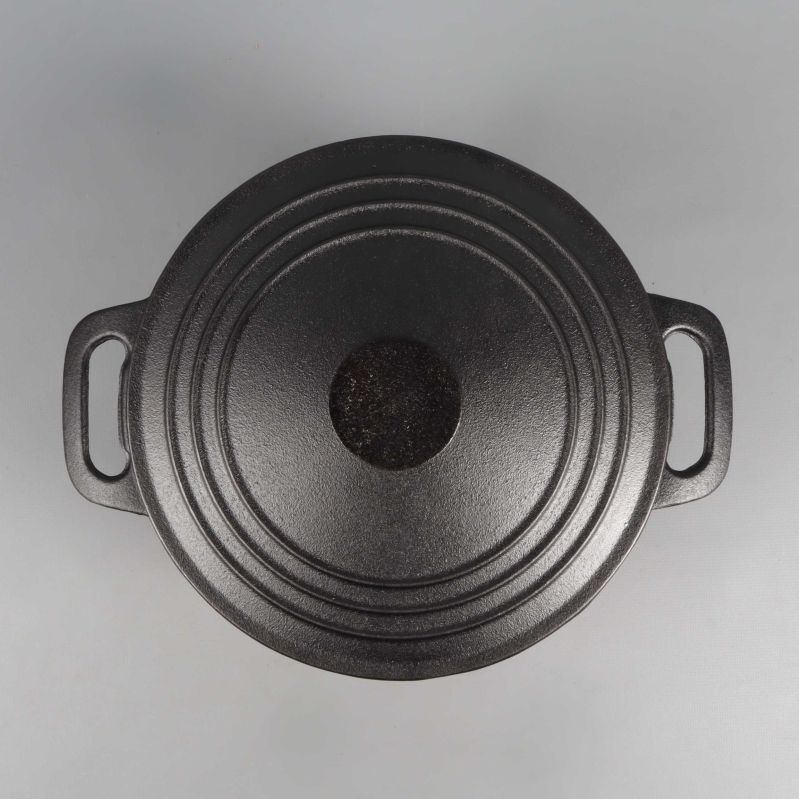 Grytans lock ovanifrån med cirkulära detaljer