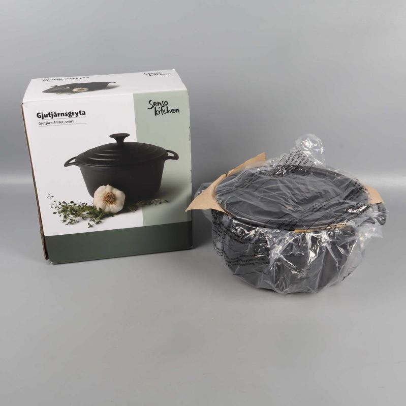 Grytans förpackning och inplastad gryta bredvid
