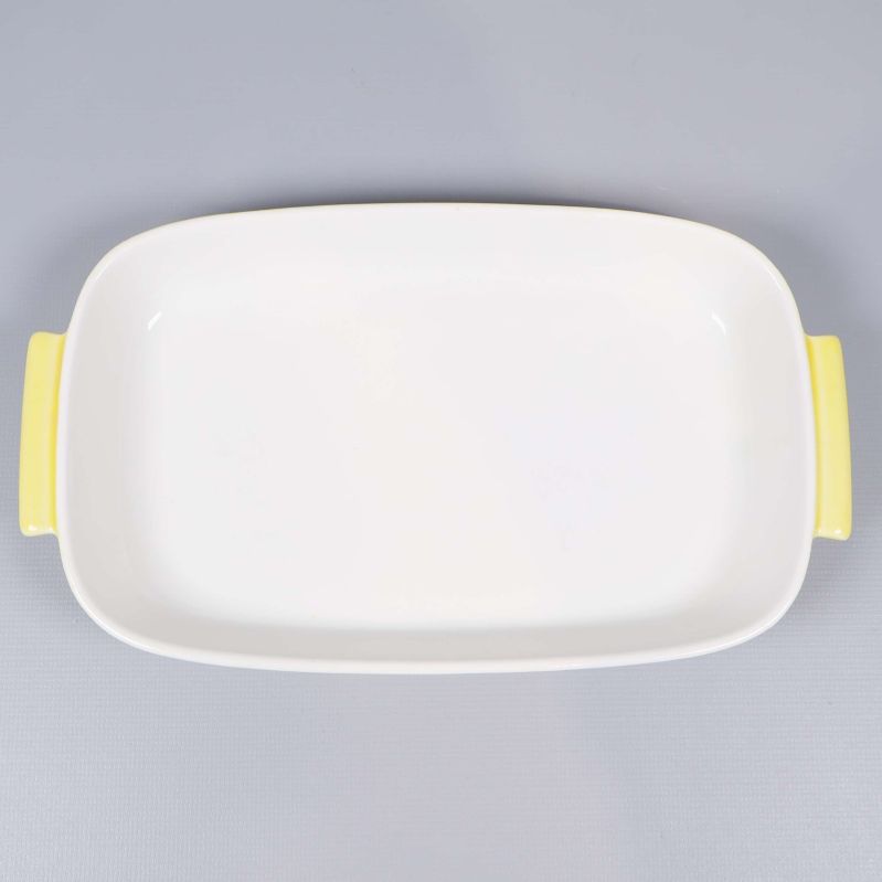 Ugnsform ovanifrån med vita insidan synlig