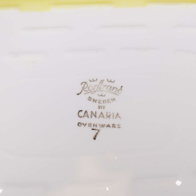 Närbild av Rörstrand-stämpel på ugnsformens undersida