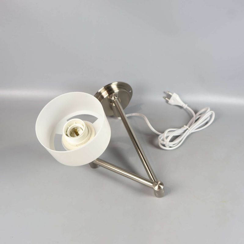 Vy ovanifrån på vägglampan och dess lampskärm