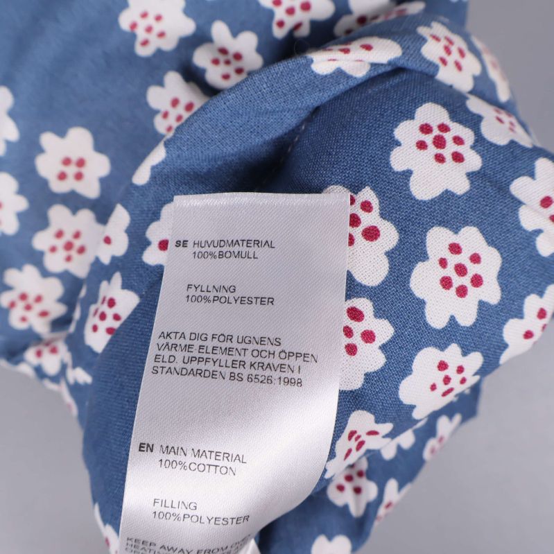 Materialetikett visar bomull och polyester i grytvanten