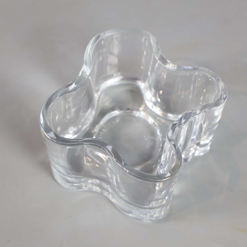 Ljuslykta sedd ovanifrån med tydlig vågig form