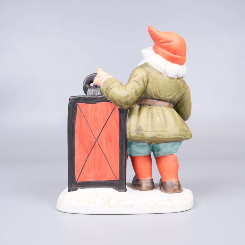 Baksida på tomtefigur med lykta