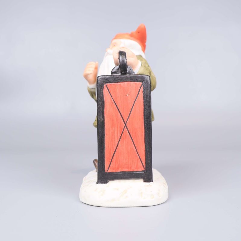 Lykta sedd bakifrån, hålls av tomte