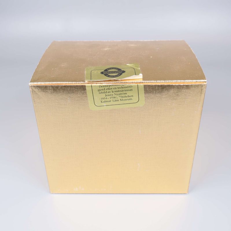 Guldfärgad produktask till porslinsfigur