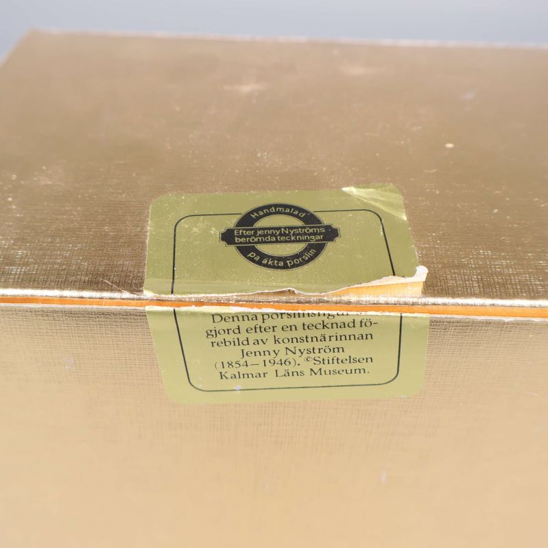 Närbild av bruten försegling med text