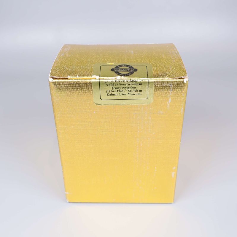 Guldfärgad originalkartong med etikett