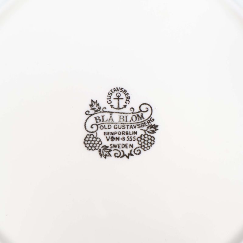 Stämpel på porslinets undersida med Gustavsbergs logotyp