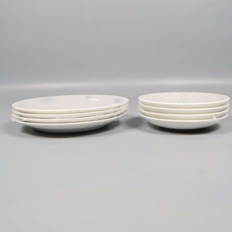 Staplade tallrikar i Blå Blom-serien