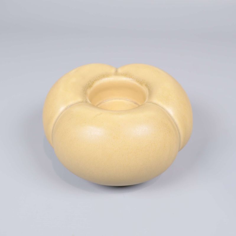 Rund ljusbeige värmeljushållare med mjuka former