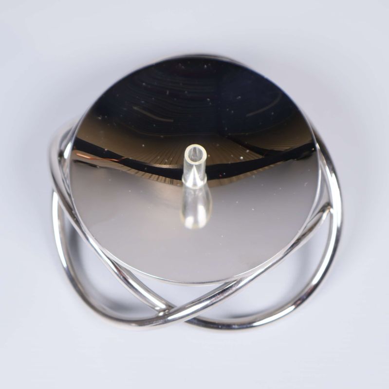 Ljusstake sedd uppifrån med reflekterande yta