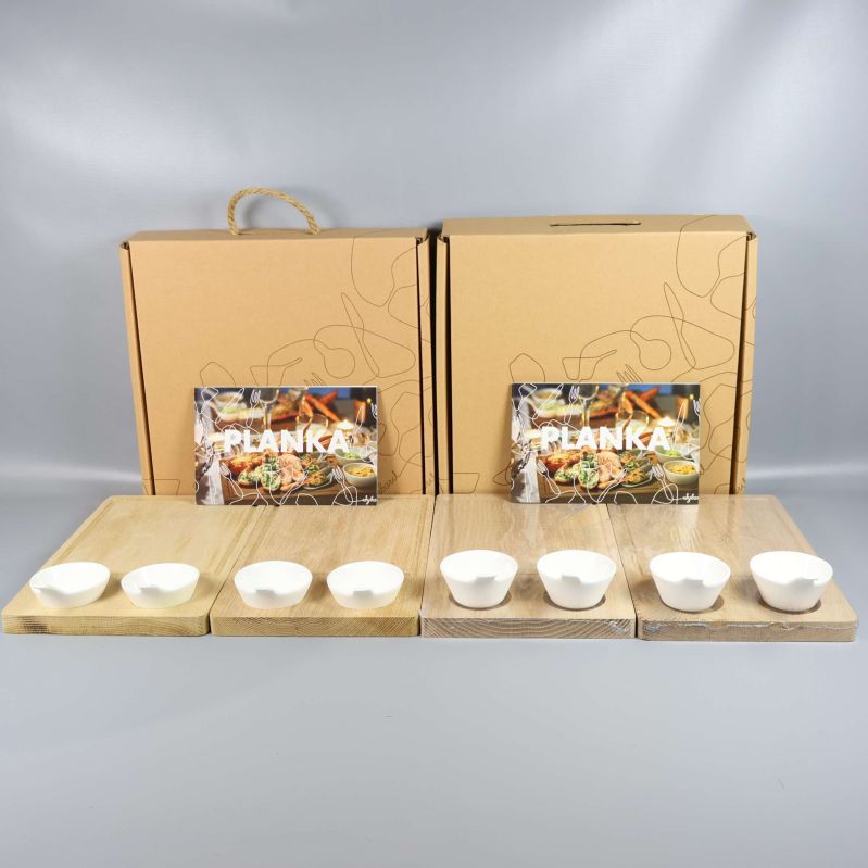 Två planksteksset i kartonger med skålar och bok