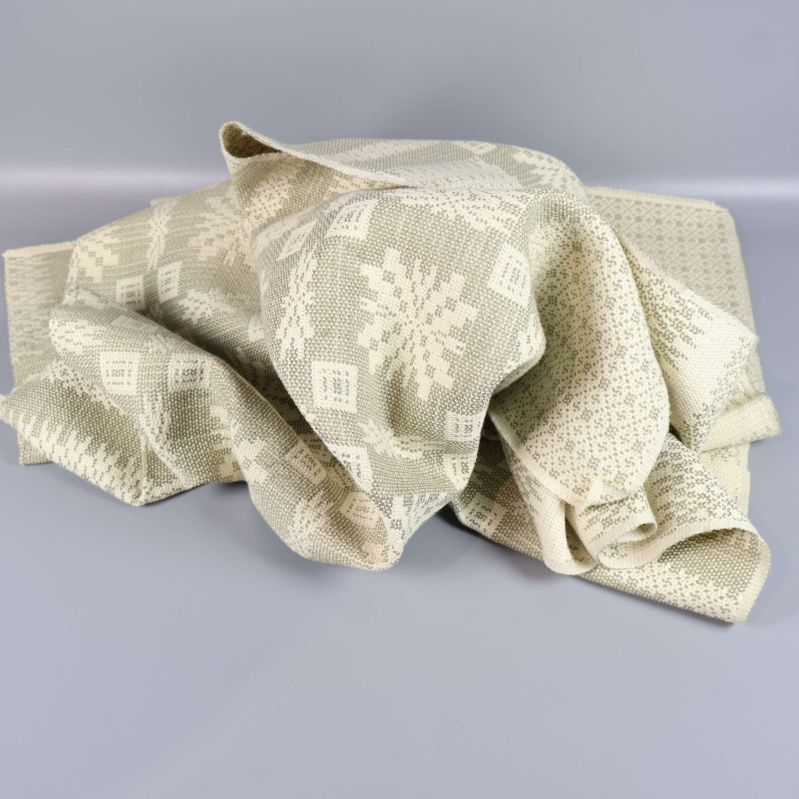 Kraftigt mönstrad och lösdragen linneduk