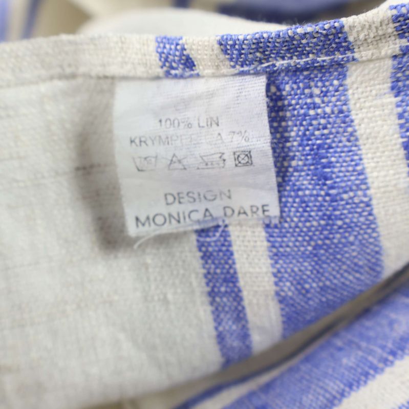 Materiallapp som visar 100% lin och designer Monica Dare