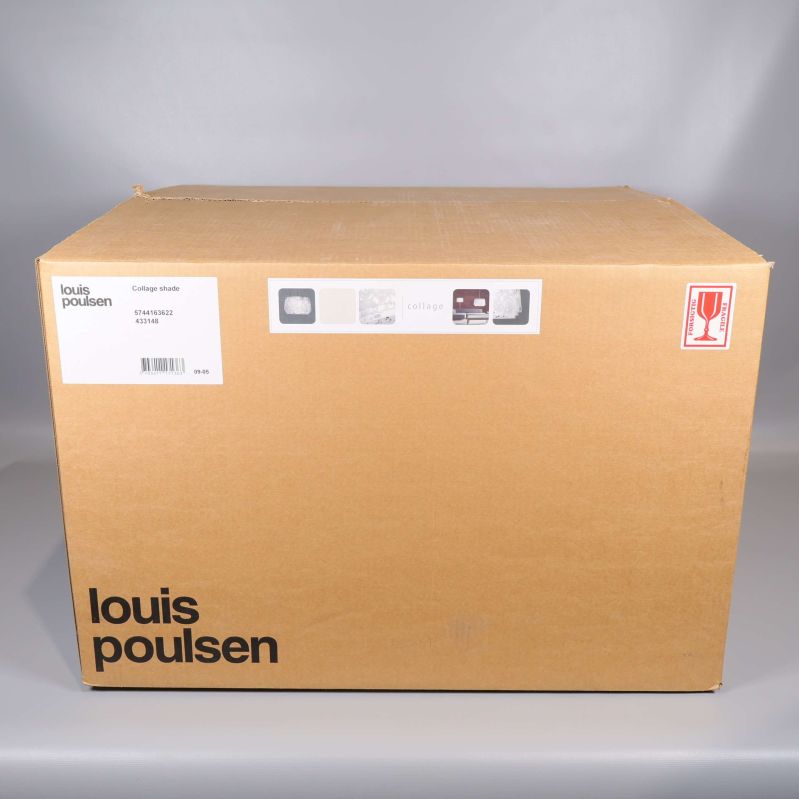 Kartong med louis poulsen logga