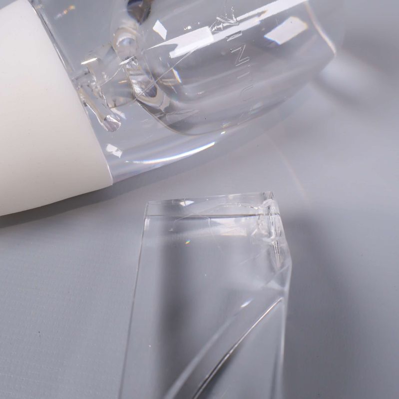 lar med liten spricka och skada