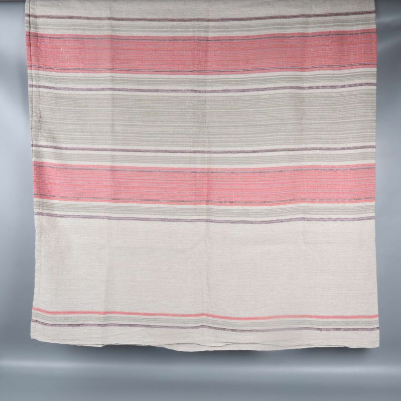 Bordsduk med bred rand och smalare linjer i rosa och lila