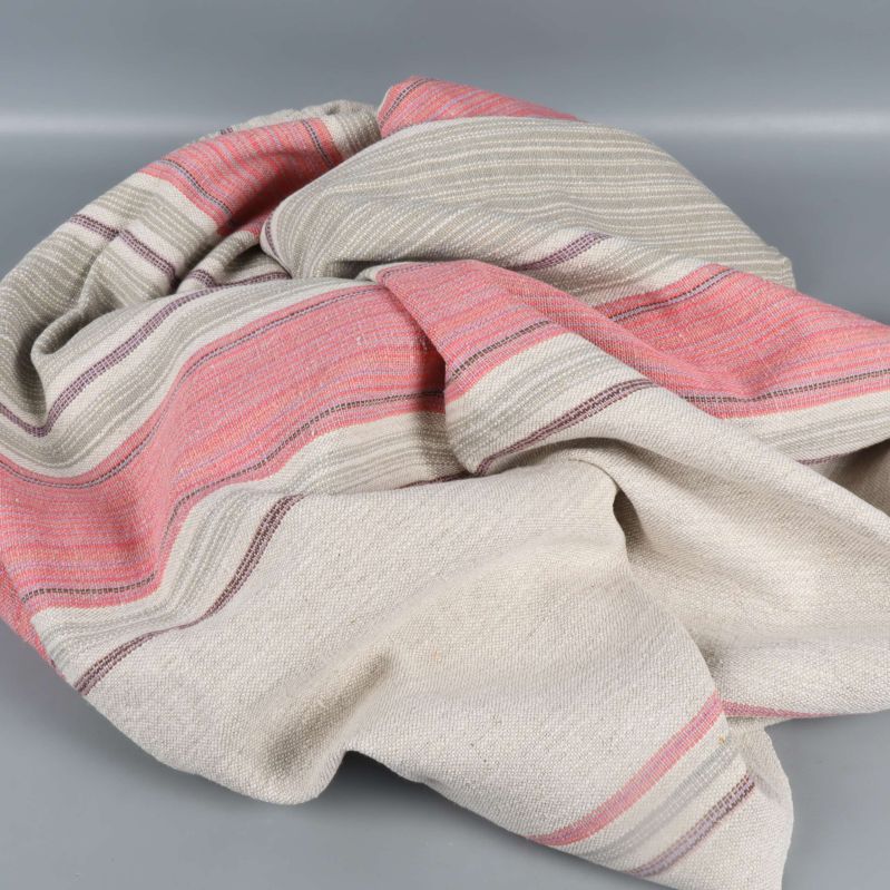 Duken samlad i en mjuk hög visar dess följsamhet