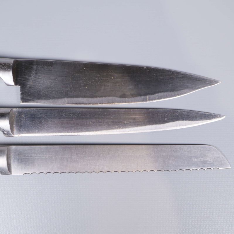 Knivblad fotograferade från sidan i närbild