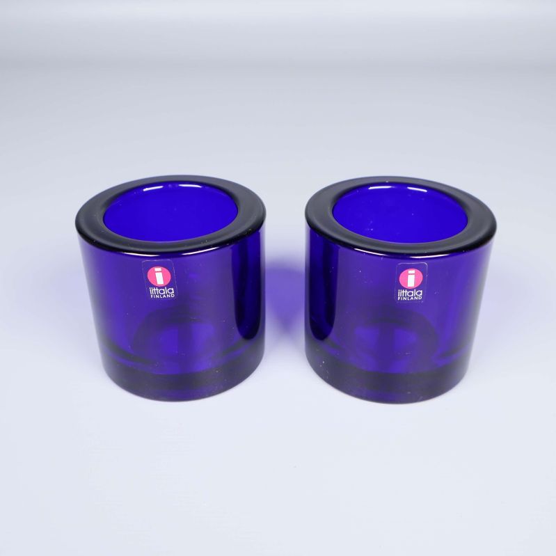 Två koboltblå Kivi ljuslyktor från Iittala