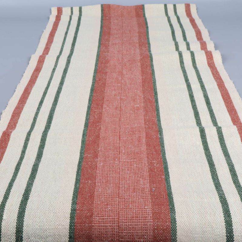 Långsmal löpare med ränder i hela sin längd