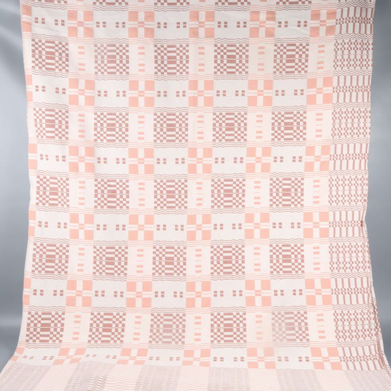 Bordsduk med rutmönster fullt utbrett