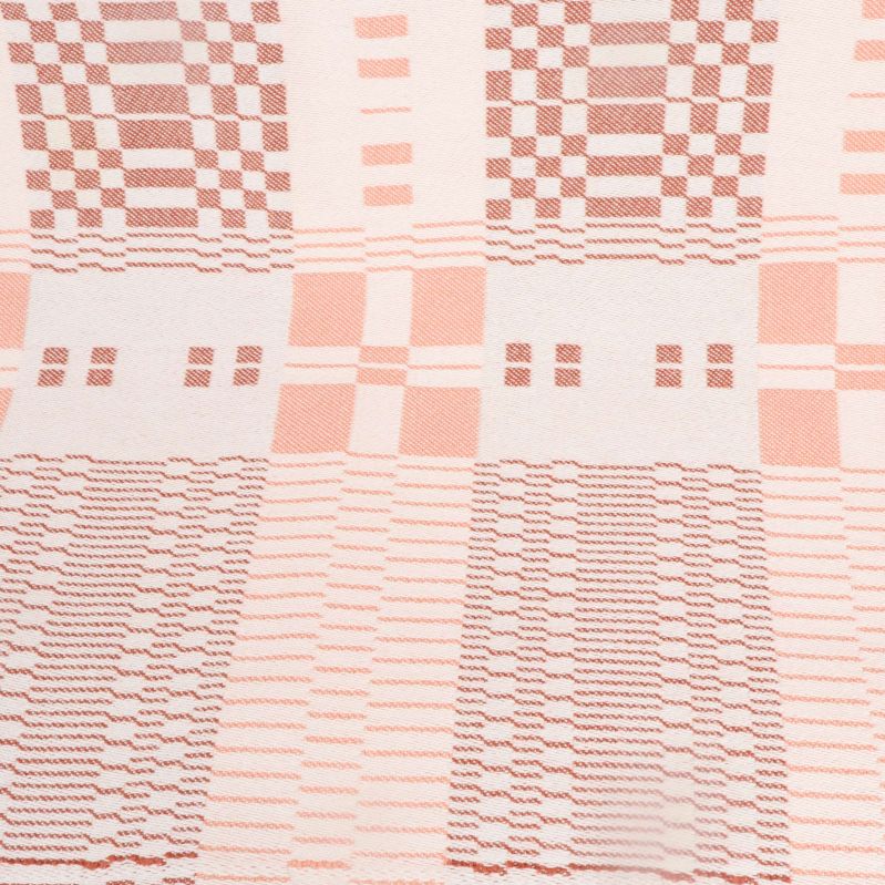 Närbild på duken rutiga mönster i rosa