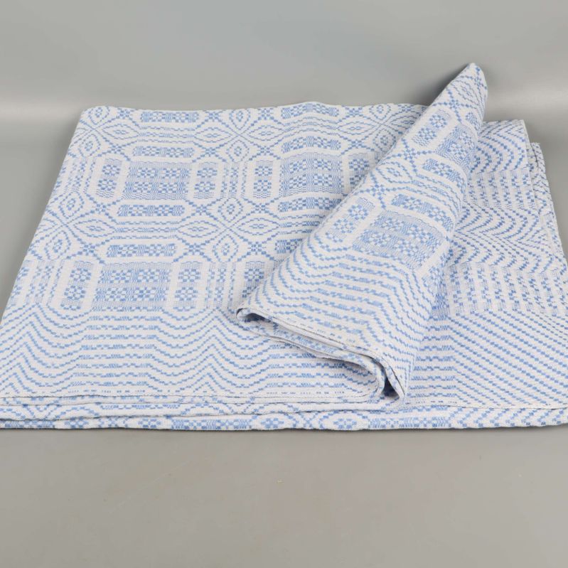 Fint vikt blåvit duk med geometriskt mönster