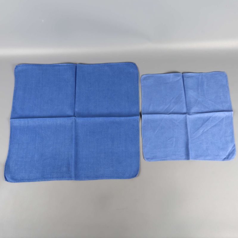 Två blåa servetter utlagda bredvid varandra