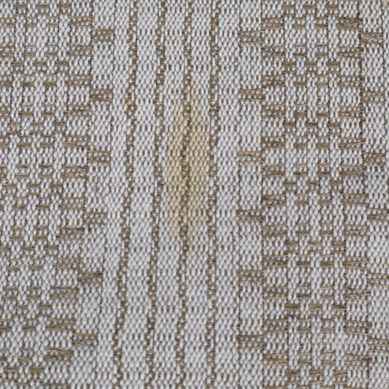 Närbild på liten fläck på dukens mönster