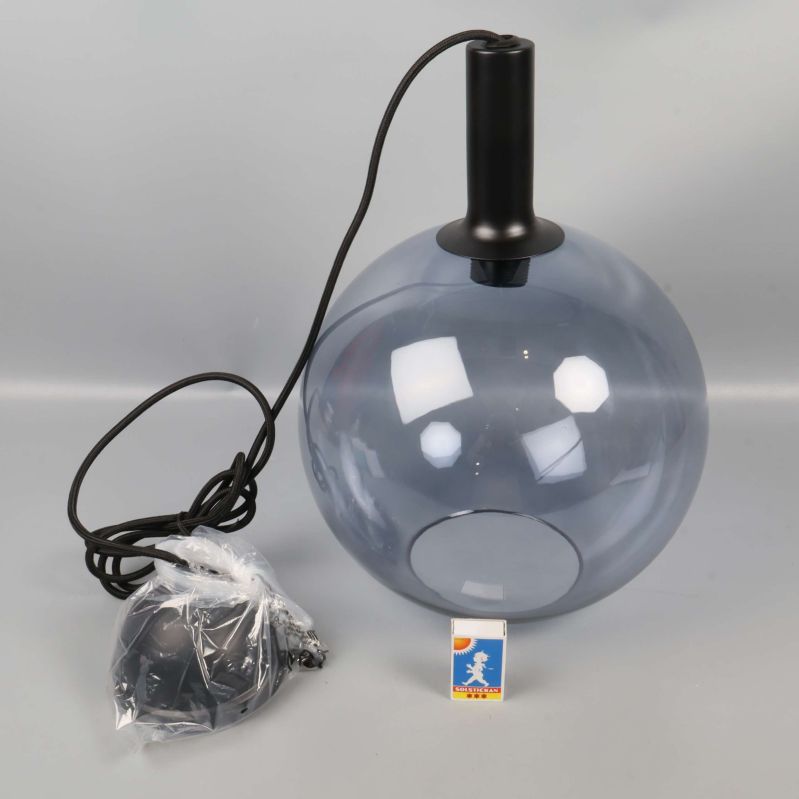 Taklampa glob och tillbehör från sidan