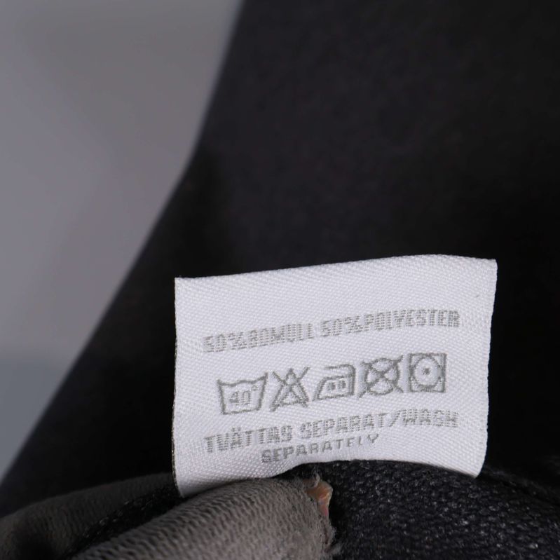 Materiallapp visar 50% bomull och 50% polyester