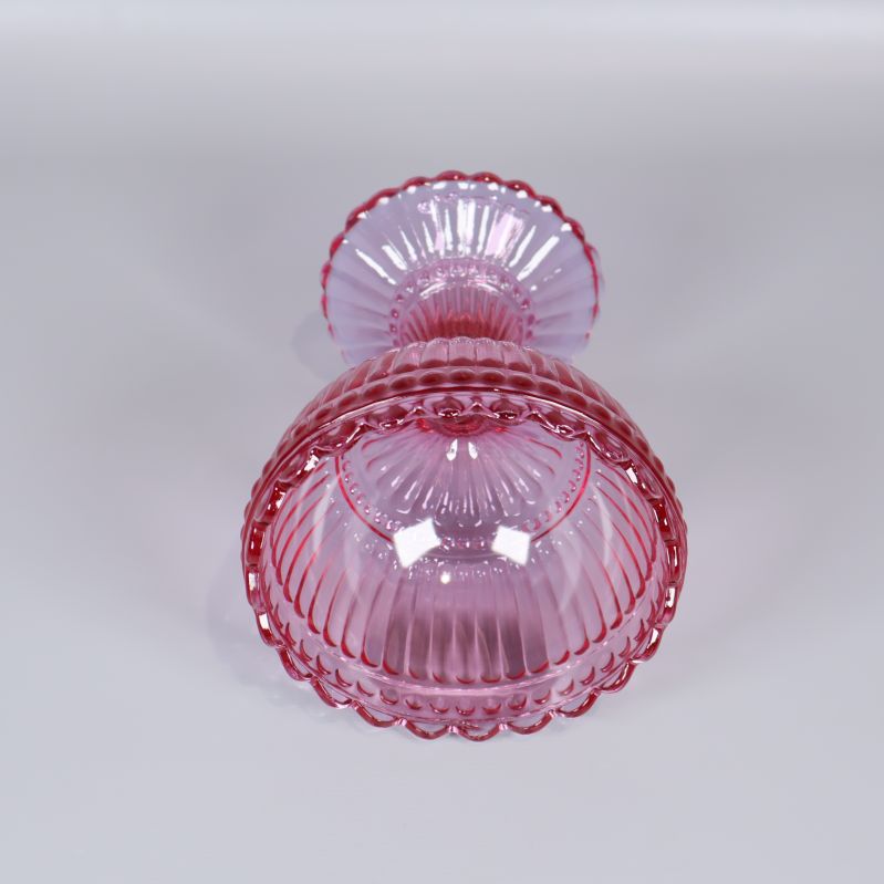 Glasskålen liggande, visar botten och fot