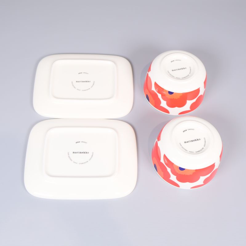 Undersidan visar Marimekko-stämpel på både fat och skål