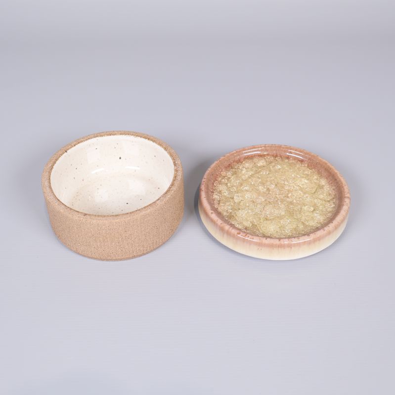 Burk och lock separat, insidan synlig, glaserad yta