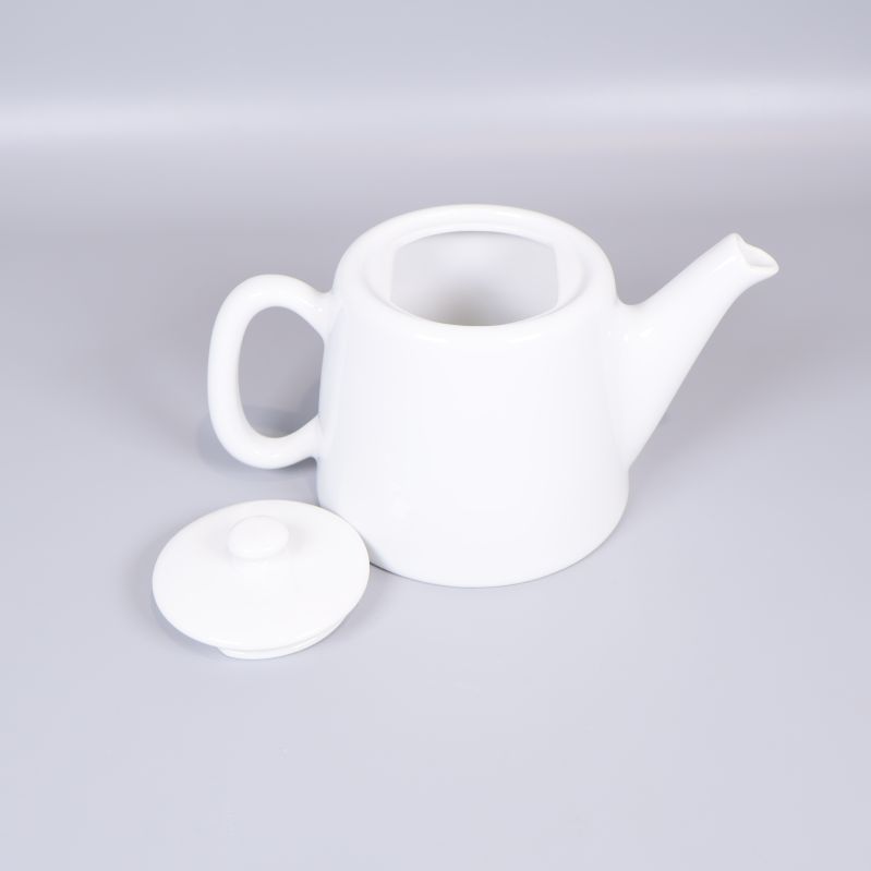 Tepotta med öppet lock placerat bredvid