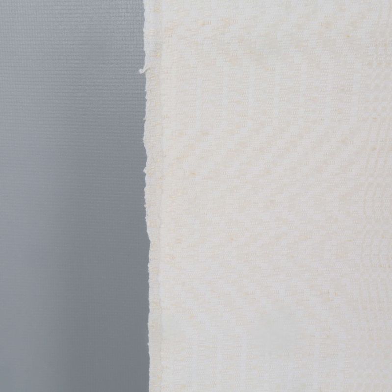 Närbild på strukturen och kanten av vit duk