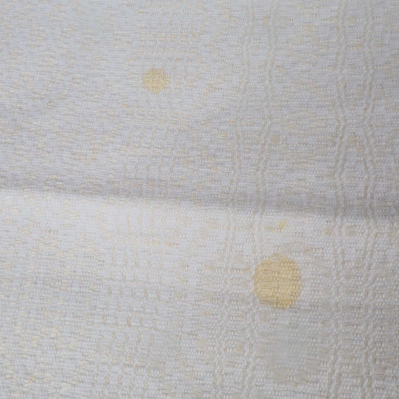 Fläckar på duk syns tydligt vid närmare granskning