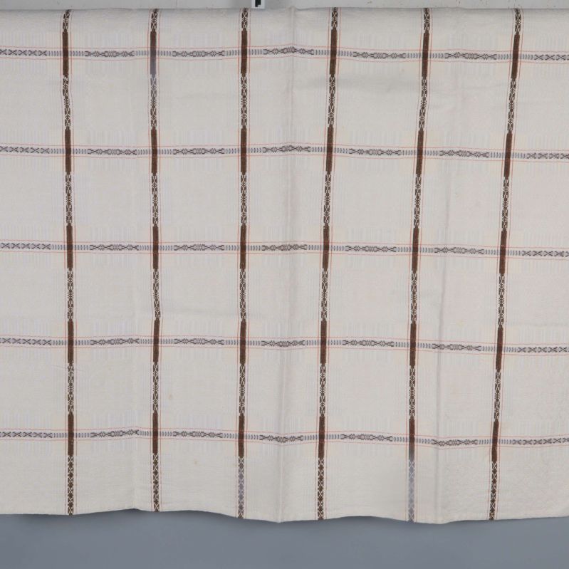 Hel duk utbredd med bruna och beige rutor