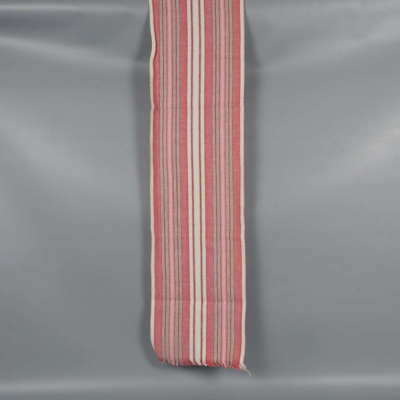 Randig löpare i rosa och vit utlagd på rad