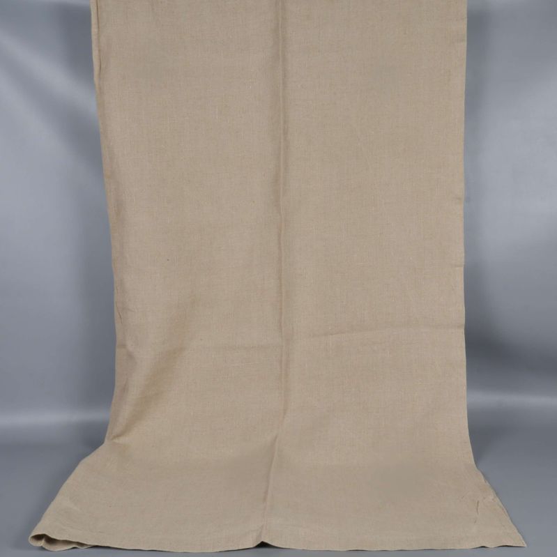 Beige duk helt utvikt och liggande på grå bakgrund