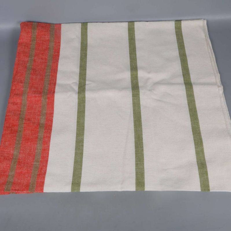 Kvadratisk duk med jämnt fördelade gröna och röda ränder
