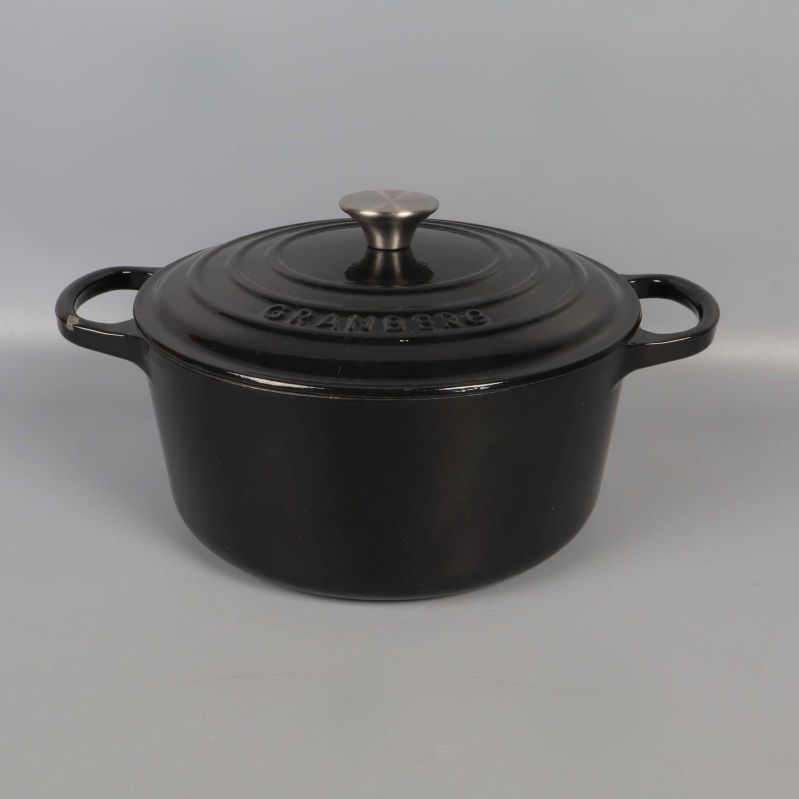 Svart rund gryta med lock och två handtag